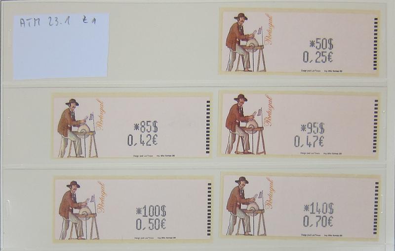 0265 (78).jpg -     Lote:    265      Colecção Especializada - Etiquetas      Lotes Especiais       Descrição:      1981/2010 &mdash; Etiquetas.   Coleção composta por 12 álbuns com etiquetas desde percursoras e Framas até 2010, com provas, erros, FDC's, etiquetas novas e usadas, sobrescritos circulados, variedades de impressão e papéis. Importante estudo. Lote a ver.        Lote ETQ       Valor Base:     &euro; 3000,00     Valor Venda:     &euro;      
